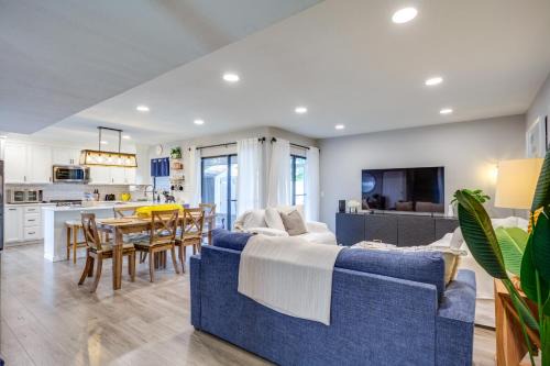 Jupiter Village House | 5 Mi to Beach Jupiter Townhome with Pool Access