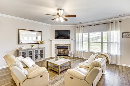 Athens House | 5 Mi to The Square Athens Home with Pool Access!