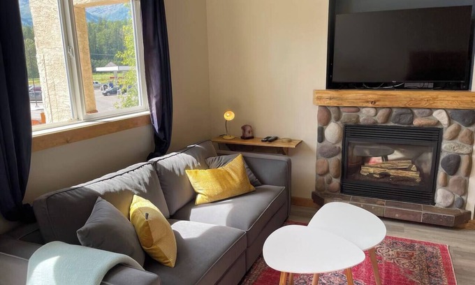East Kootenay Condo | 5 Min. Drive to the Resort and Fernie. A/C