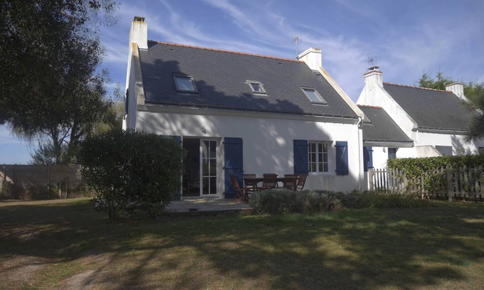 Bangor House | 5-Min Walk to Donnant Beach, Modern House with Garden, No Pets, No Smoking