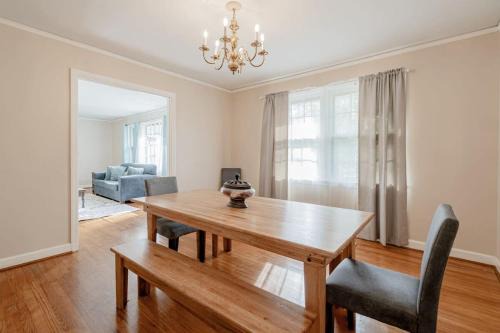 Forest Acres House | 5 mins to Fort Jackson - The Wooded Hilltop Ranch