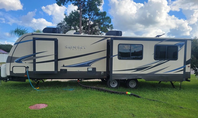 Sun 'N Lake House | 5 minutes away from Sebring FL