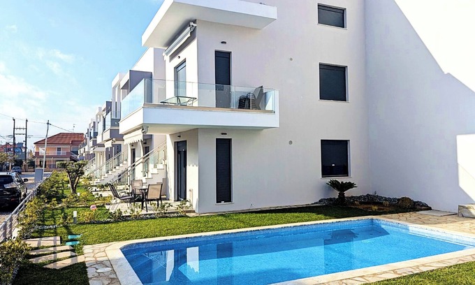 Paralia Ofryniou Apartment | 5 minutes to the beach! Cozy vacation retreat with a pool! Fully equipped flat