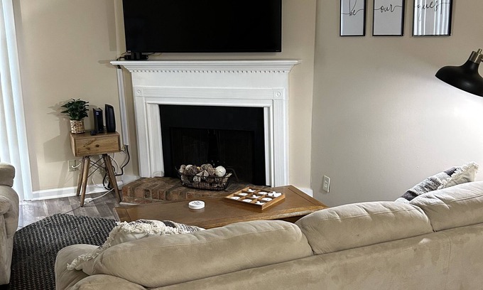 Smyrna House | 5 Minutes to The Battery Atlanta. Fully furnished family-sized Townhome