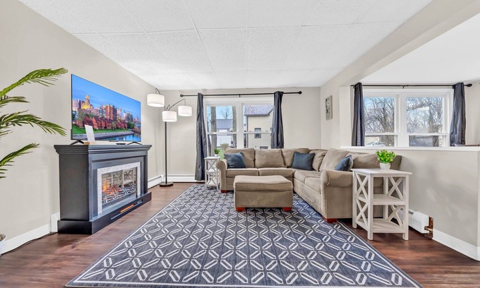 Athol Springs Apartment | 5 minutes to the beach Free Parking & Free WiFi