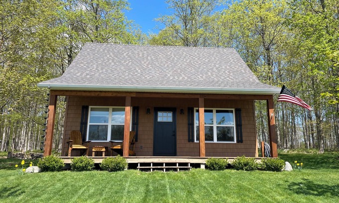 Charlevoix Cabin | 5 minutes to town, New Cabin-2/4 adults or family up to 4 kids. Beach 2 miles.