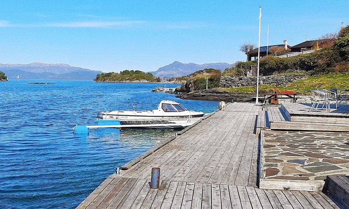 Sjernarøy Apartment | 5 person holiday home in Sjernarøy