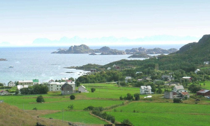 Vestvagøy House | 5 person holiday home in SENNESVIK