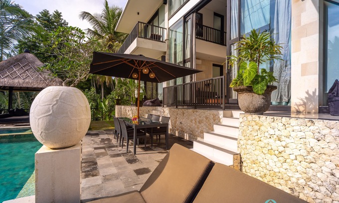 Abiansemal Villa | 5 * Pool villa in Ubud with free airport pick up and free use of bikes!