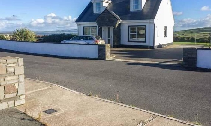 Cross Cottage | 5 RINEVILLA VIEW, pet friendly, with open fire in Cross, County Clare