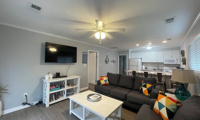 Northeast Virginia Beach Condo | 5 star, 2bd, 2ba condo in exclusive VB North End. Steps from beach, no deposit!
