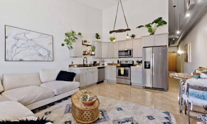 East Village Apartment | 5 Star Boho-Chic apt with parking Gaslamp downtown San Diego. GLAMOROUS! 5207418