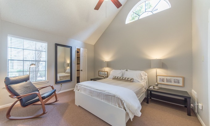Astrodome Condo | 5 star host for 7 years! 2/2 TX MEDCENTER MD ANDERSON