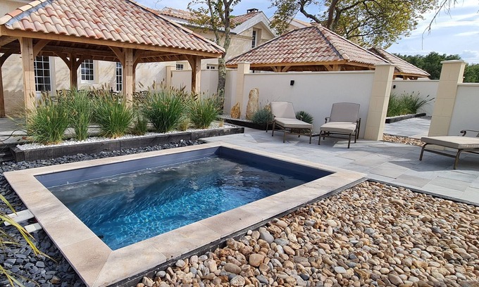 Villegouge Cottage | 5 star Luxury stone cottage with own private heated pool