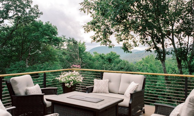 Highlands House | 5 STAR, newly renovated, long range mountain view, central to Highlands/Cashiers