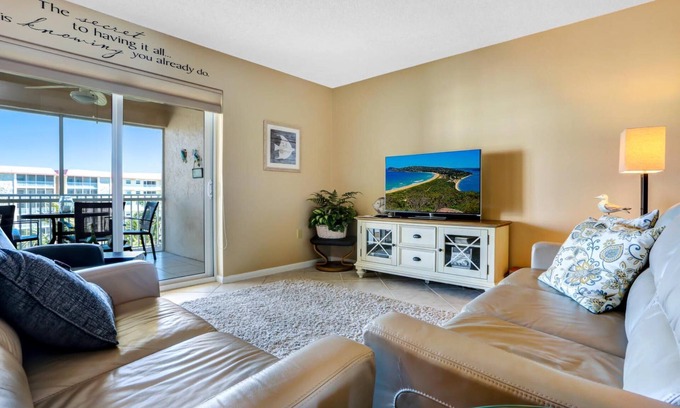 Bonita Springs Condo | 5-star remodeled condo, 6th floor, ocean view from all sides, steps to the beach