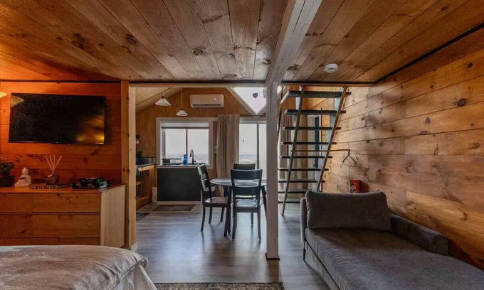 Acra Cabin | 5 State View-Cozy Mountain Loft
