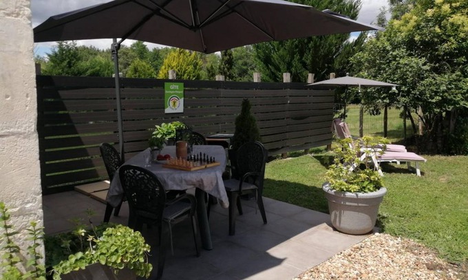 St-Michel-de-Double House | 50 m² Gîte ∙ 2 bedrooms ∙ 4 guests