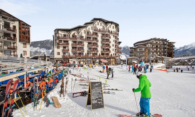 La Perriere Apartment | 50 m from the slopes, 2-room apartment with basement garage
