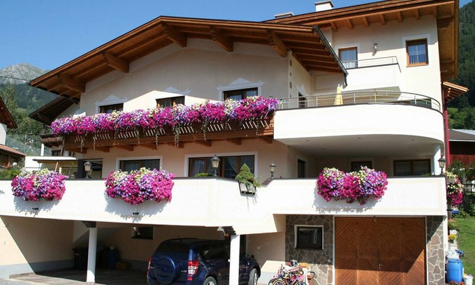 Pettneu am Arlberg Apartment | 50 m² Apartment ∙ 2 bedrooms ∙ 4 guests