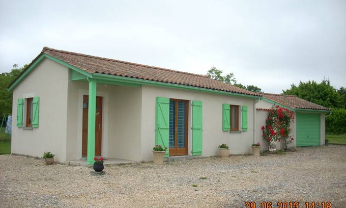 Saint-Meard-de-Drone House | 50 m² Gîte ∙ 2 bedrooms ∙ 3 guests