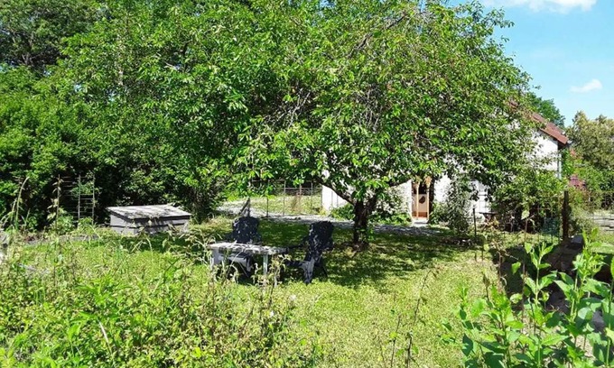 Issy-l'Eveque House | 50 m² House ∙ 1 bedroom ∙ 2 guests