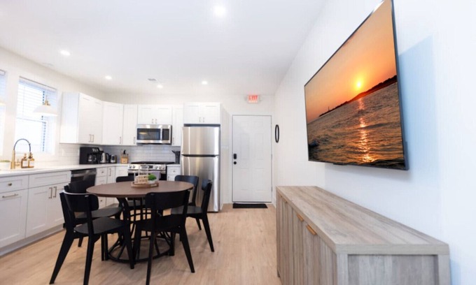 Cape May - Wildwood Apartment | 500 ft to boardwalk, 3 bdr condo