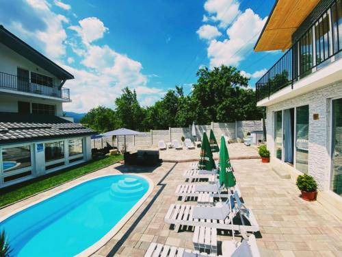 Calimanesti Bed & Breakfast | 500 m² Bed and breakfast ∙ 11 bedrooms ∙ 26 guests