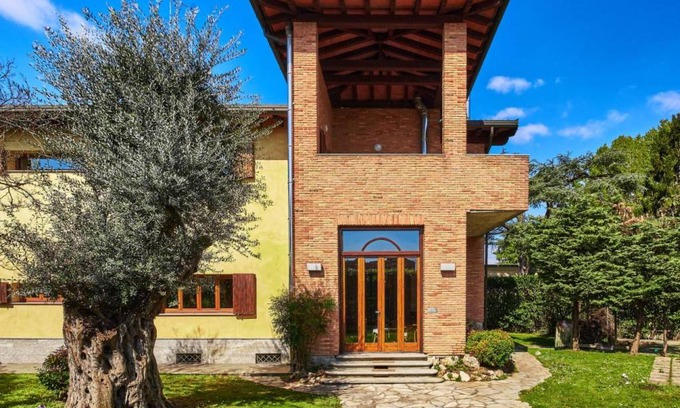 Corsico House | 500 m² House ∙ 4 bedrooms ∙ 8 guests