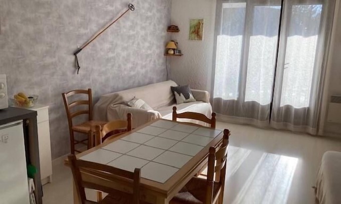 Correncon-en-Vercors Apartment | 50m from resort center, 1st floor, balcony, tv, 30m², Villard de Lans
