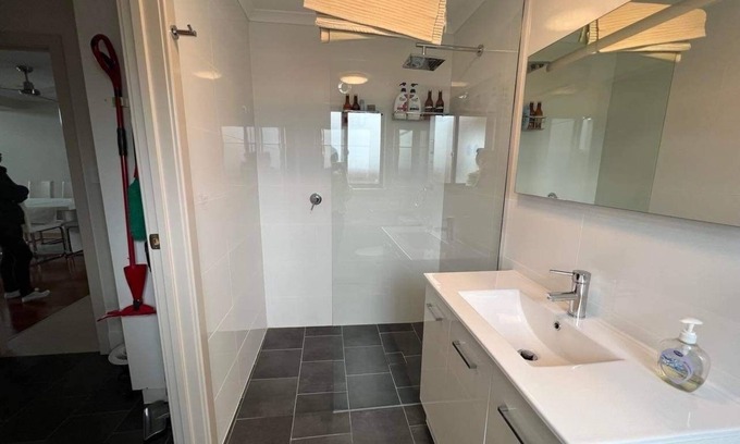 Muloowurtie House | 50M Walk to the beach! Great quick getaway from The City