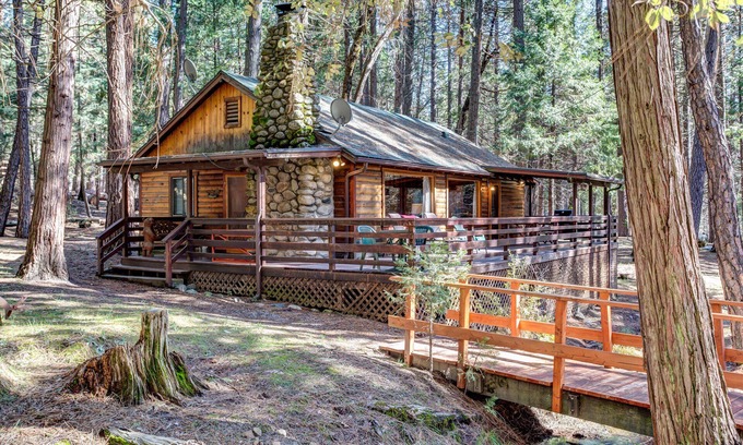 North Wawona Cabin | (51) Mia Mora at The Redwoods In Yosemite