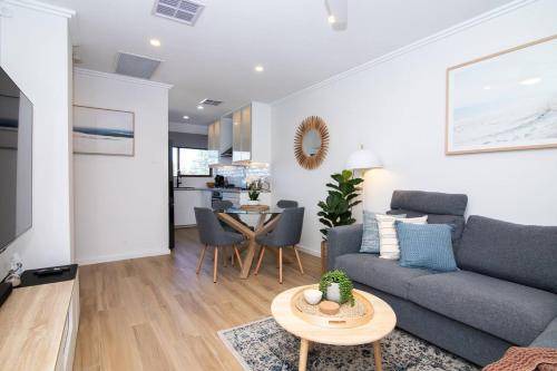Henley Beach South Apartment | 55 m² Apartment ∙ 2 bedrooms ∙ 4 guests