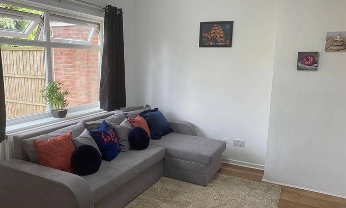 Rednal House | 55 m² House ∙ 4 bedrooms ∙ 9 guests
