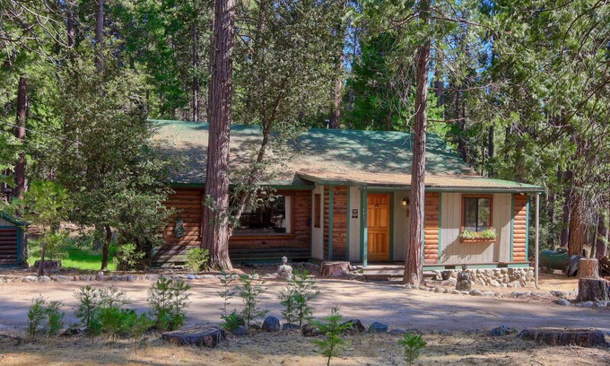 North Wawona Cabin | (57) The Williams Cabin at The Redwoods In Yosemite