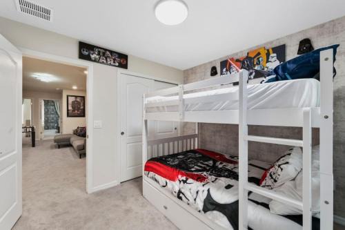 Loughman House | 5BD Sleeps 14 Mickey Home with Pool and BBQ