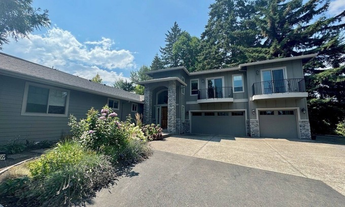 Bull Mountain House | 5BR & 3BA Single Family Home Multi-Generation Friendly Fenced Yard, Pets Welcome