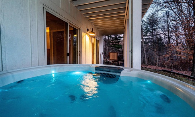 Gnaw Bone House | 5BR 4BA house on shared lake