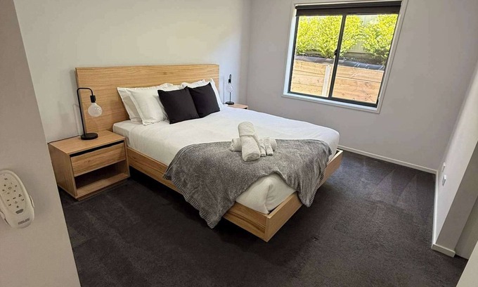 Mount Clear House | 5BR Mount Clear Manor - Sleep Up To 10 Guests!