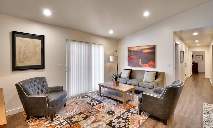 Moab South Valley Condo | 5K Top Floor Moab Redcliff Condo, POOL & HOT TUB
