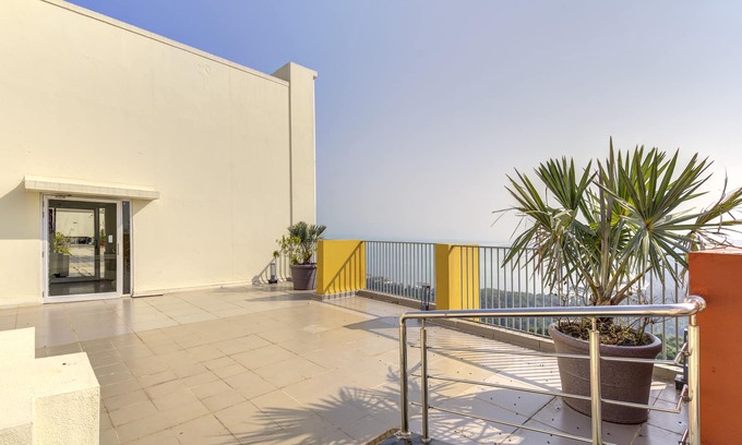 Chicalim Apartment | 5km GOI Arport| Two 50" TV| Resort Style amenities