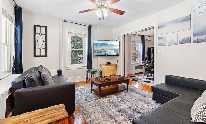 Bryn Mawr House | 5Star:King,Parking,AC,Deck,Train,Uni,Hospital