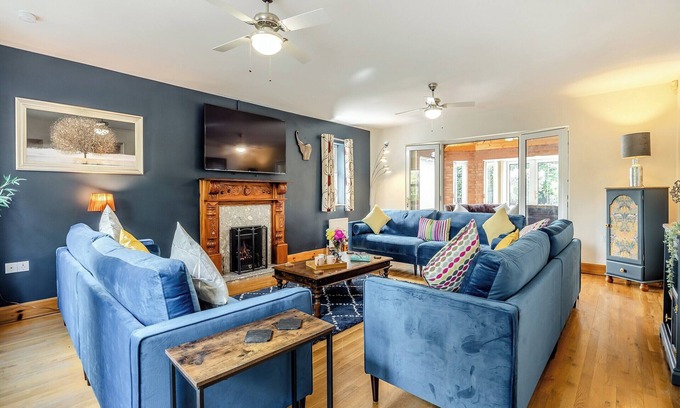 Spilsby Cottage | 6 bedroom accommodation in Orby, near Skegness