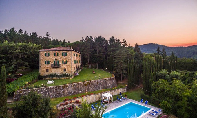 Ripoli Villa | 6 bedroom Villa, sleeps 12 with Pool, Air Con and FREE WiFi