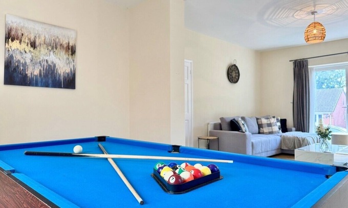 Sutton-in-Ashfield House | 6 Bedrooms | Pool Table | Free Parking | 12 beds