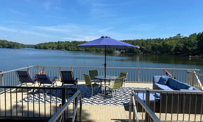 Wedowee House | 6 BR Charming Waterfront Spacious Lakehouse with Private Double-decker Dock