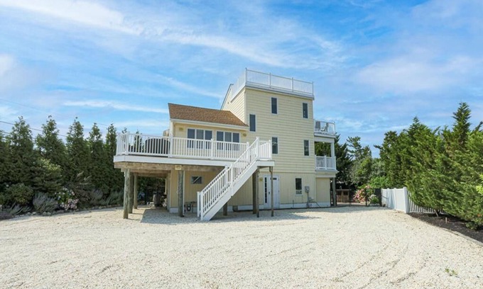 Loveladies House | 6 BR, Pool, Hot Tub and 5 min to Ocean