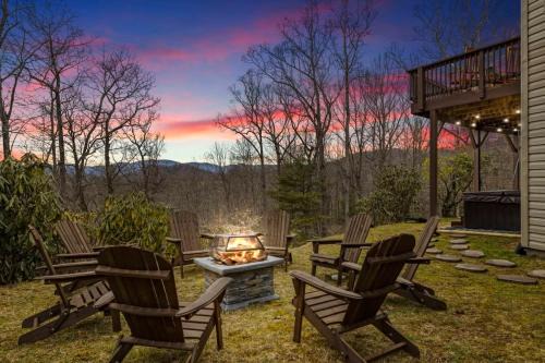 Fairview House | 6 Br Sleeps 16 - Game Room - Hot Tub - Firepit