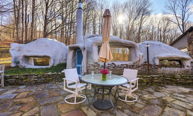 Sandgate Cottage | < 6 Mi to Arlington: 'Whimsical Stone Abode!'