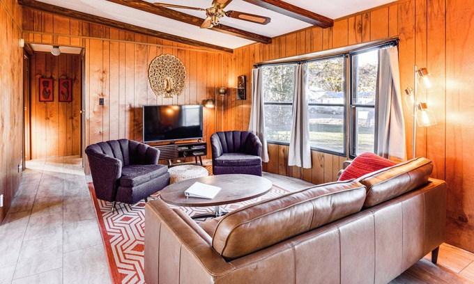 Castleford House | 6 Mi to Balanced Rock Park: Home in Castleford